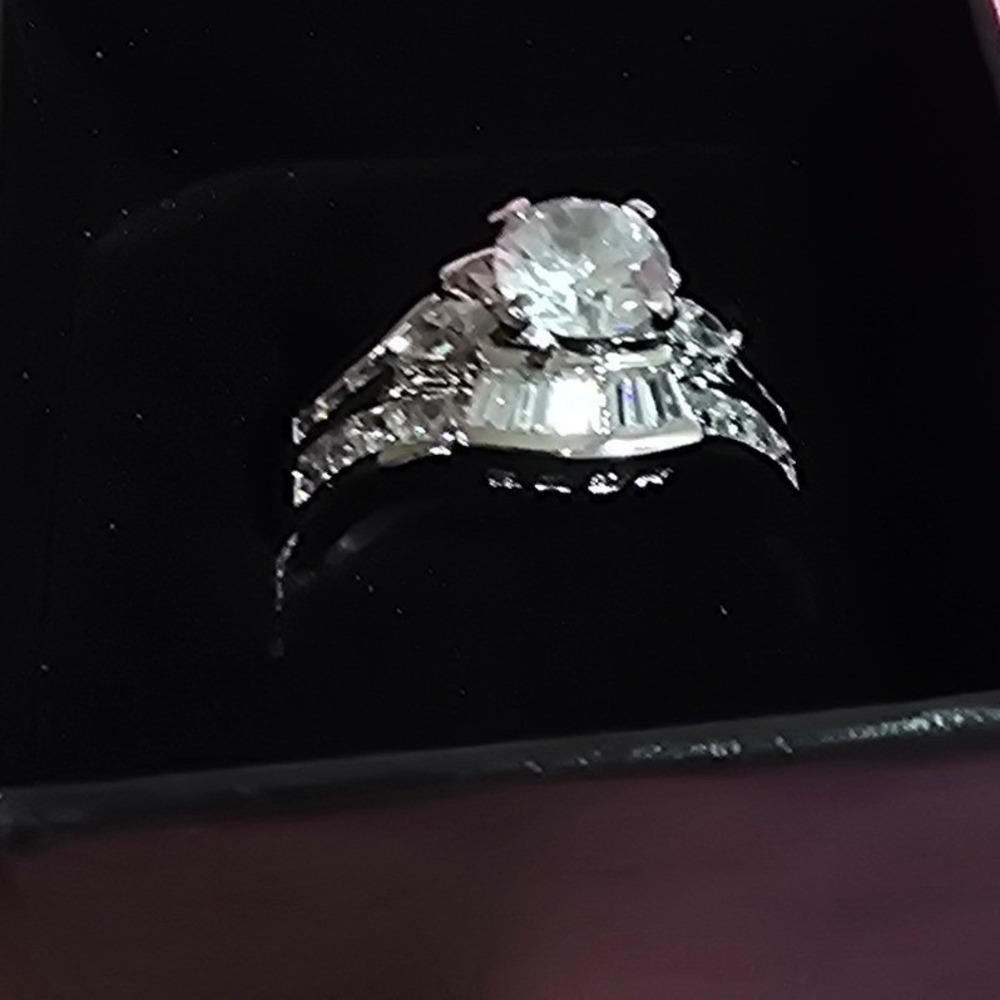 Womens CZ Round Cut Baguette Accent Bridal Ring Set Silver Tone Size 6.5 - Picture 2 of 10